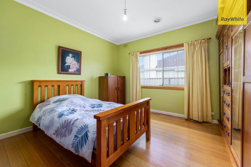 Photo - 49 Erica Avenue, St Albans VIC 3021 - Image 5