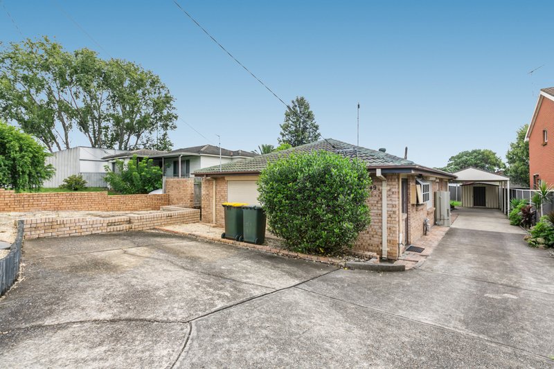 Photo - 49 Fairfield Road, Woodpark NSW 2164 - Image 6