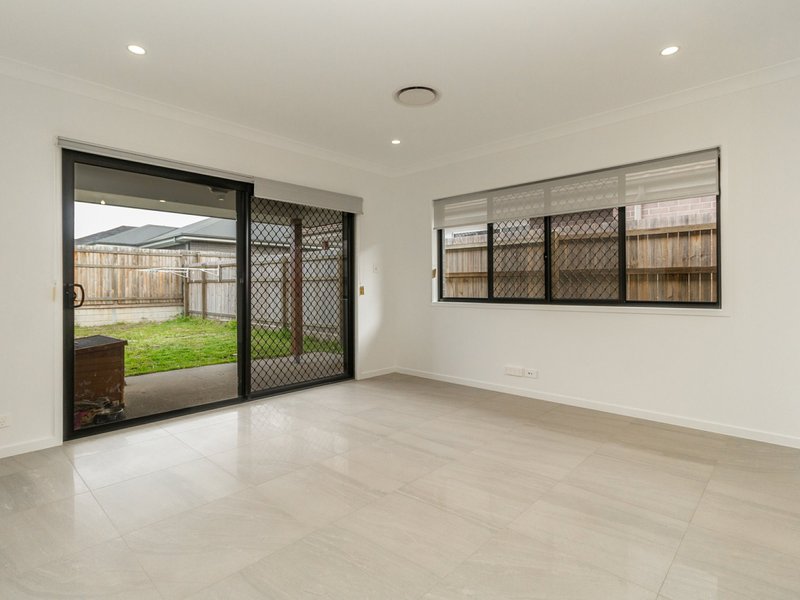 Photo - 49 Falkland Street West , Heathwood QLD 4110 - Image 7