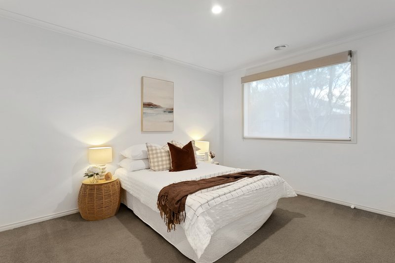 Photo - 49 Fallingwater Drive, Pakenham VIC 3810 - Image 10