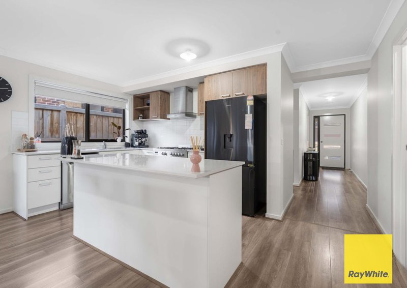 Photo - 49 Feathertop Crescent, Donnybrook VIC 3064 - Image 2