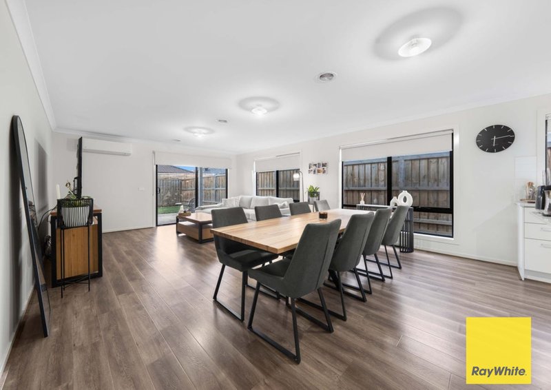 Photo - 49 Feathertop Crescent, Donnybrook VIC 3064 - Image 4
