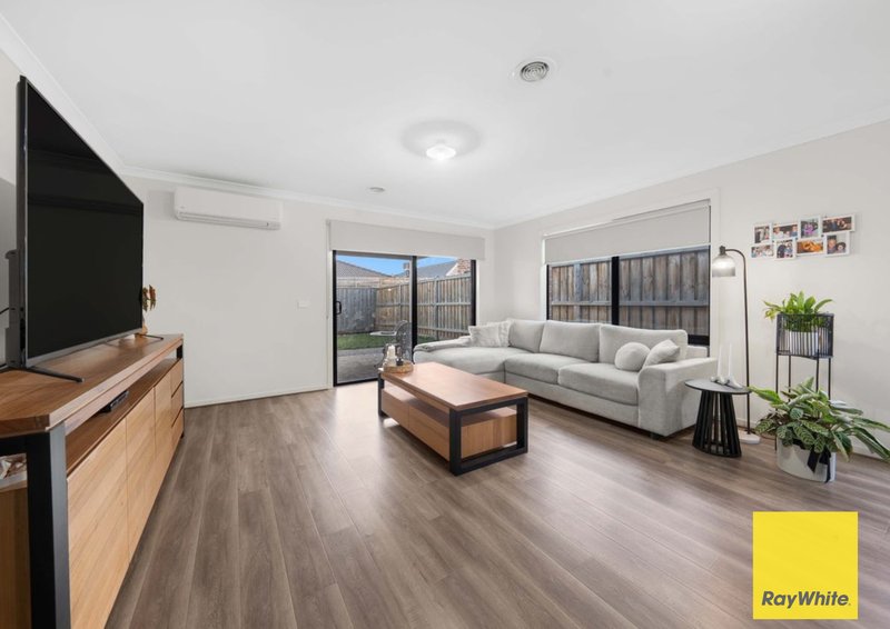 Photo - 49 Feathertop Crescent, Donnybrook VIC 3064 - Image 5