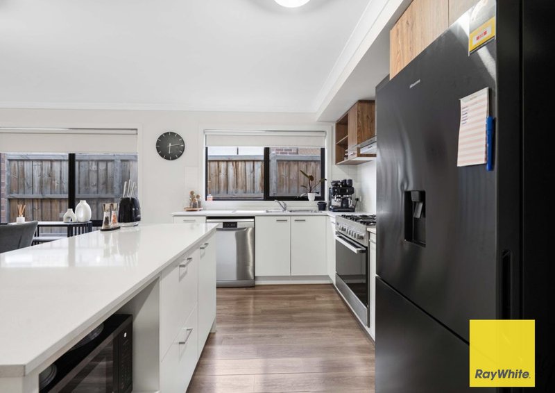 Photo - 49 Feathertop Crescent, Donnybrook VIC 3064 - Image 8