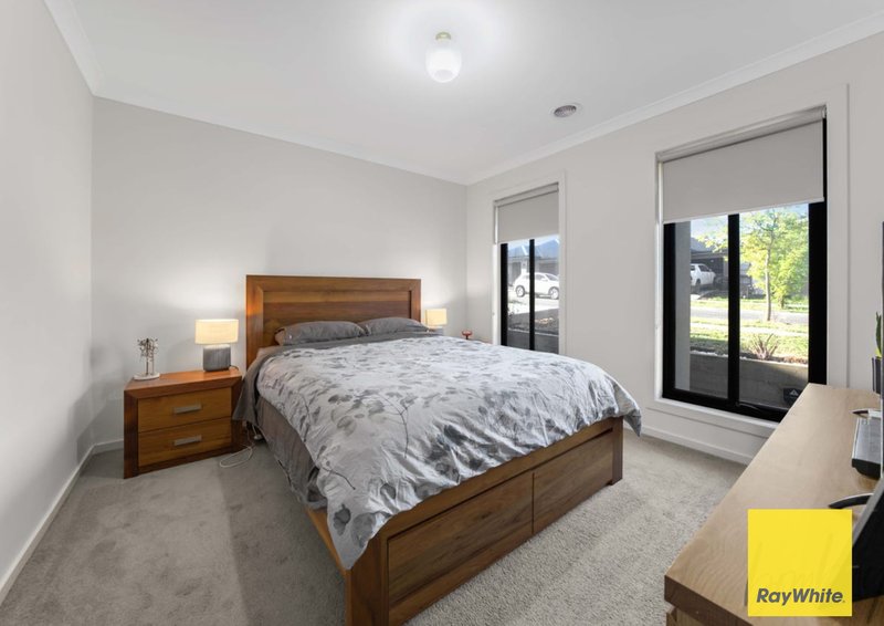 Photo - 49 Feathertop Crescent, Donnybrook VIC 3064 - Image 9