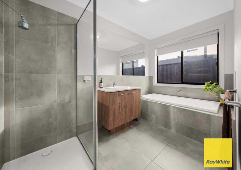 Photo - 49 Feathertop Crescent, Donnybrook VIC 3064 - Image 14