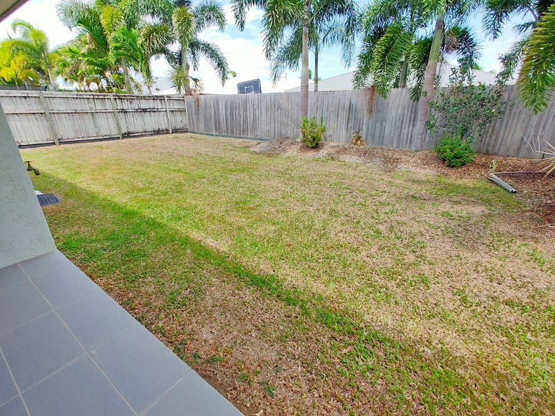 Photo - 49 Flagstone Terrace, Smithfield QLD 4878 - Image 11
