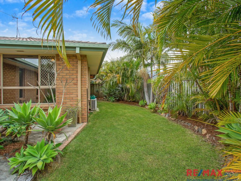 Photo - 49 Galeen Drive, Burleigh Waters QLD 4220 - Image 2