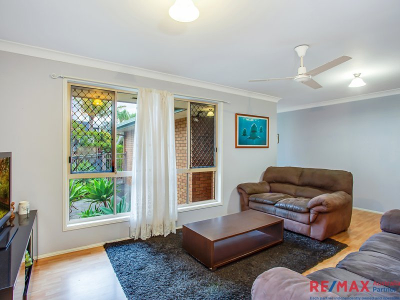 Photo - 49 Galeen Drive, Burleigh Waters QLD 4220 - Image 9