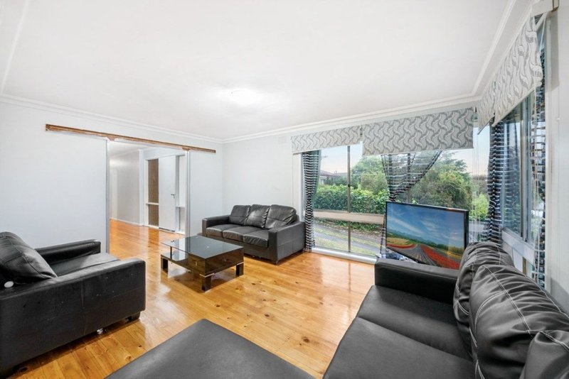 Photo - 49 Gardenia St , Pakenham VIC 3810 - Image 4