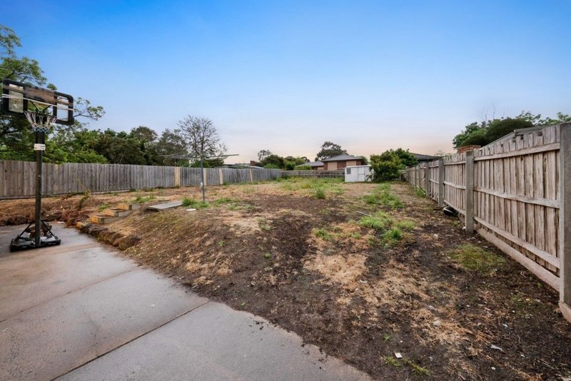 Photo - 49 Gardenia St , Pakenham VIC 3810 - Image 8