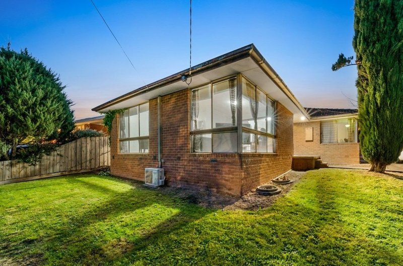 Photo - 49 Gardenia St , Pakenham VIC 3810 - Image 9