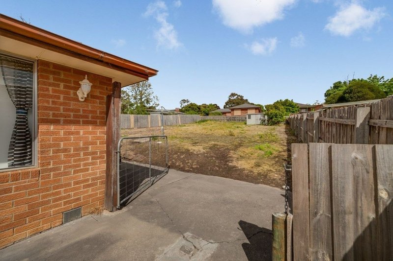 Photo - 49 Gardenia St , Pakenham VIC 3810 - Image 15