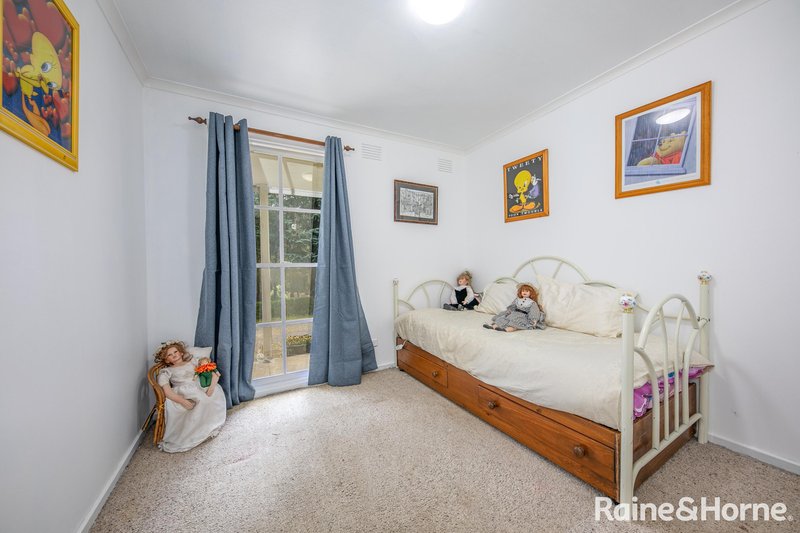 Photo - 49 Garner Quadrant, Woodend VIC 3442 - Image 11