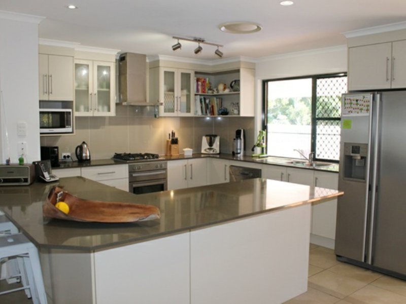 Photo - 49 Geoffrey Thomas Drive, Tannum Sands QLD 4680 - Image 3