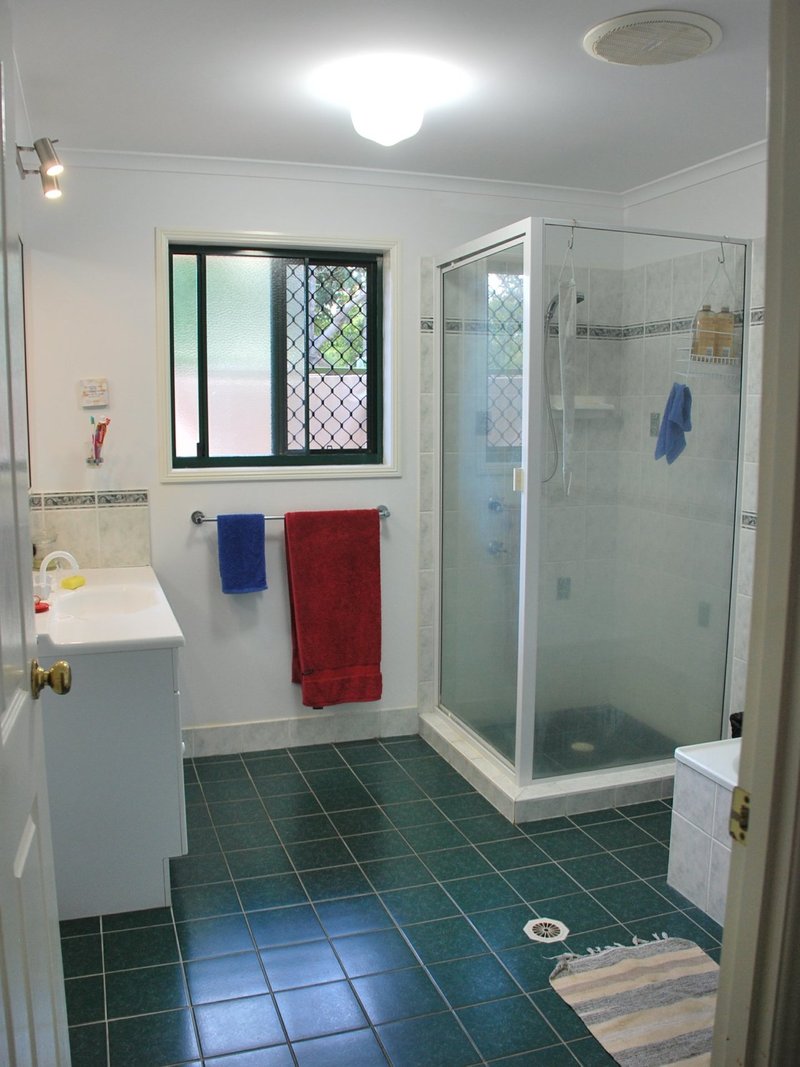 Photo - 49 Geoffrey Thomas Drive, Tannum Sands QLD 4680 - Image 12