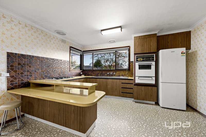 Photo - 49 Gillespie Road, St Albans VIC 3021 - Image 7