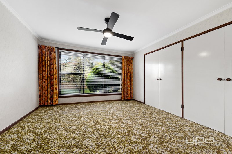 Photo - 49 Gillespie Road, St Albans VIC 3021 - Image 9