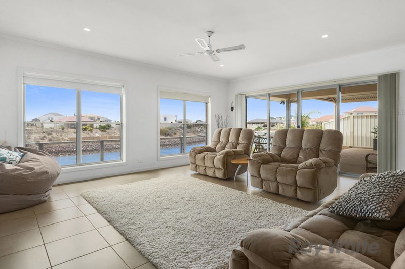 Photo - 49 Gilmore Crescent, Wallaroo SA 5556 - Image 4