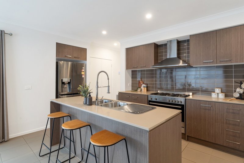 Photo - 49 Ginger Crescent, Mickleham VIC 3064 - Image 4