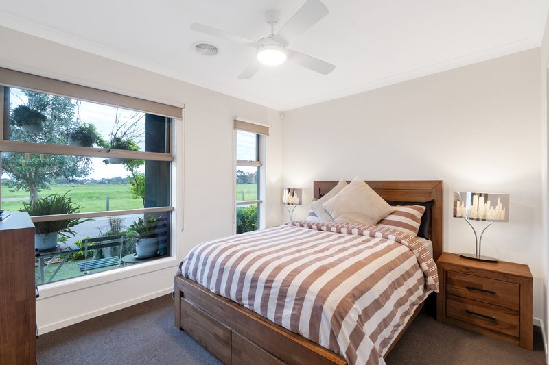 Photo - 49 Ginger Crescent, Mickleham VIC 3064 - Image 6