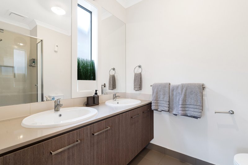 Photo - 49 Ginger Crescent, Mickleham VIC 3064 - Image 7