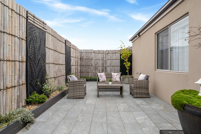 Photo - 49 Ginger Crescent, Mickleham VIC 3064 - Image 14