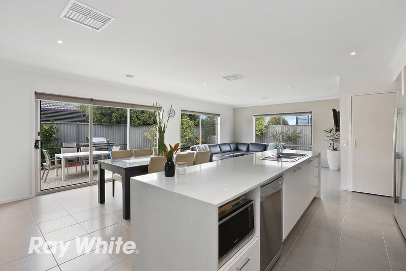 Photo - 49 Grand Lakes Way, Lara VIC 3212 - Image 4