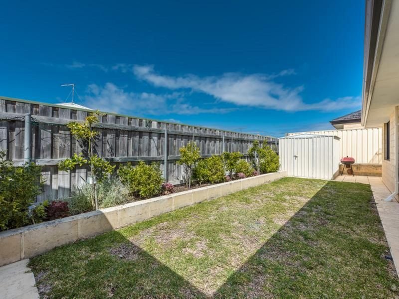 Photo - 49 Hampshire Drive, Quinns Rocks WA 6030 - Image 4