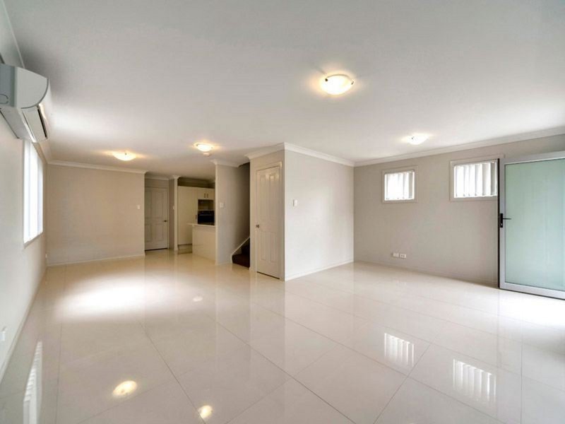Photo - 4/9 Harry Street, Zillmere QLD 4034 - Image 2