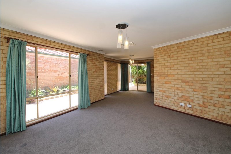 Photo - 4/9 Heron Place, Maddington WA 6109 - Image 6