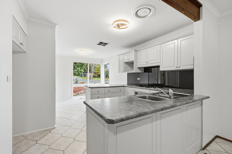 Photo - 49 Jeanette Street, Bayswater VIC 3153 - Image 5