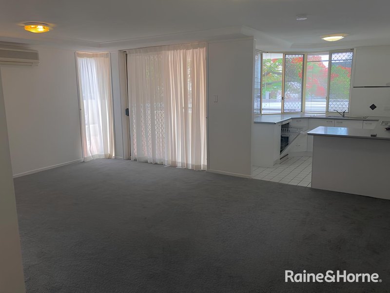 Photo - 4/9 Jerdanefield Road, St Lucia QLD 4067 - Image 2