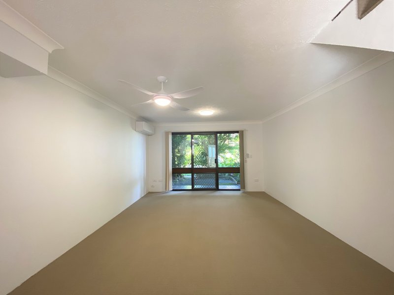Photo - 4/9 Jodie Court, Mermaid Waters QLD 4218 - Image 2