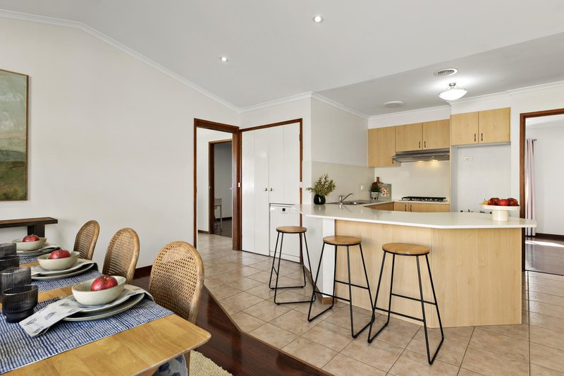 Photo - 49 Kangaroo Close, Nicholls ACT 2913 - Image 6