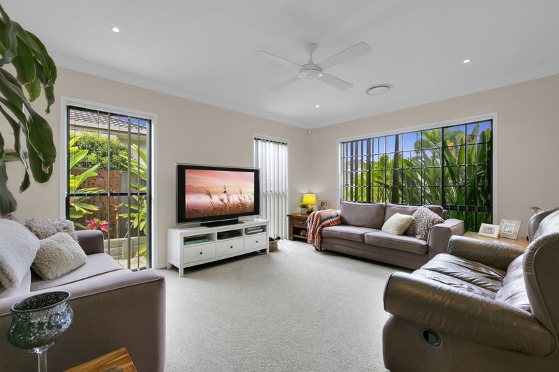 Photo - 49 Lancewood Circuit, Robina QLD 4226 - Image 12