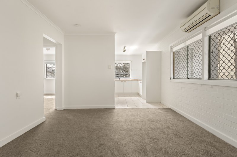Photo - 49 Lockerbie Street, Kangaroo Point QLD 4169 - Image 2