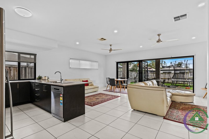 Photo - 49 Lomond Circuit, Upper Kedron QLD 4055 - Image 5