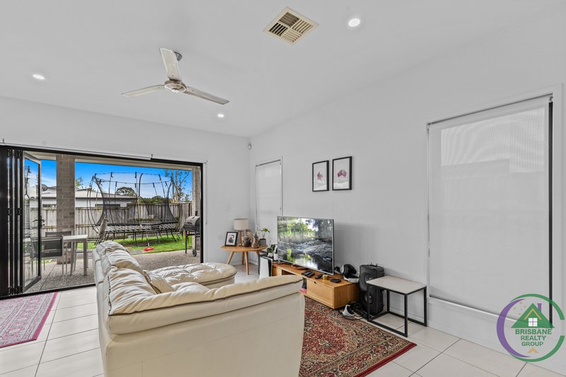 Photo - 49 Lomond Circuit, Upper Kedron QLD 4055 - Image 6