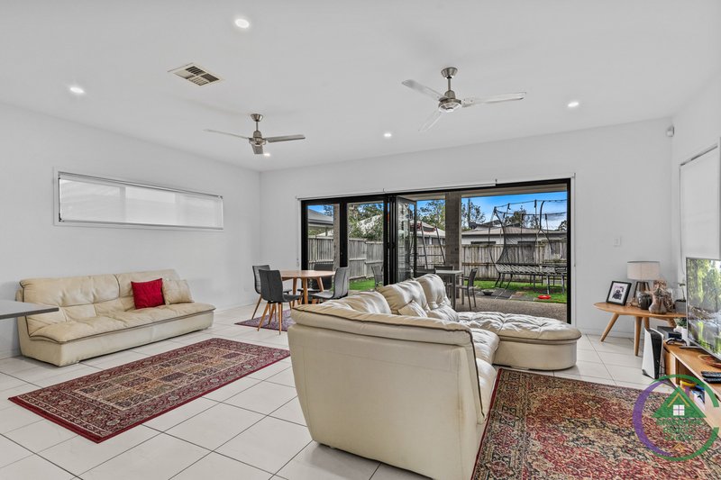 Photo - 49 Lomond Circuit, Upper Kedron QLD 4055 - Image 7