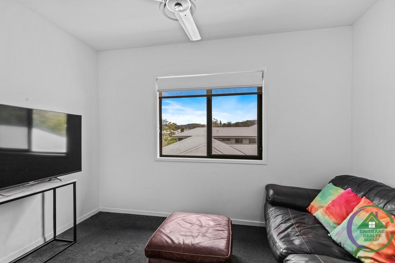 Photo - 49 Lomond Circuit, Upper Kedron QLD 4055 - Image 8
