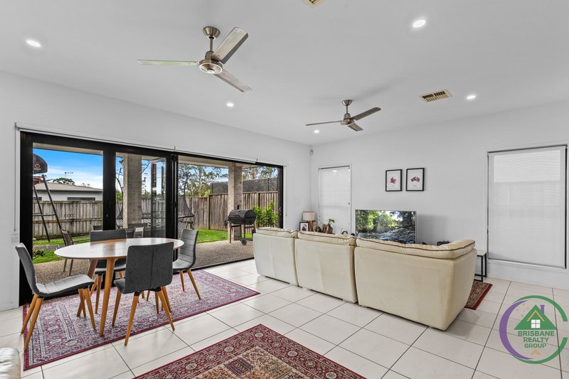 Photo - 49 Lomond Circuit, Upper Kedron QLD 4055 - Image 9