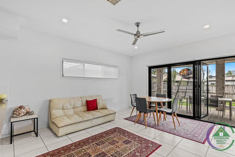 Photo - 49 Lomond Circuit, Upper Kedron QLD 4055 - Image 12