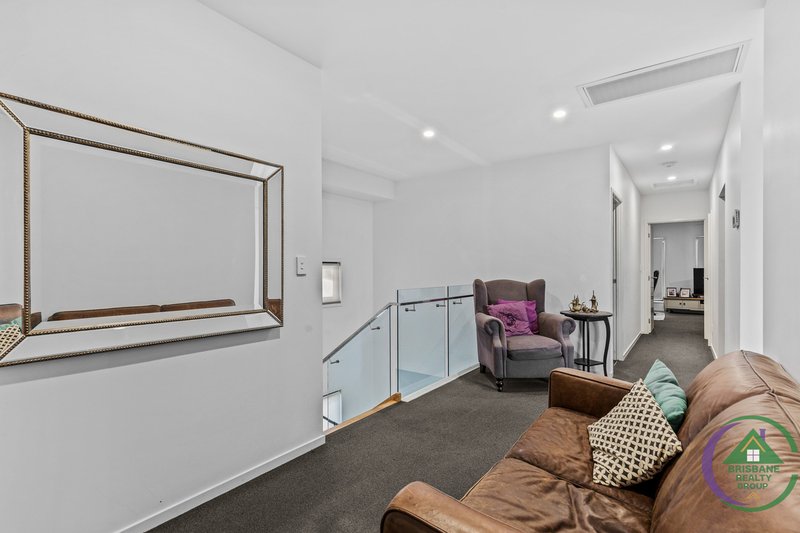 Photo - 49 Lomond Circuit, Upper Kedron QLD 4055 - Image 14