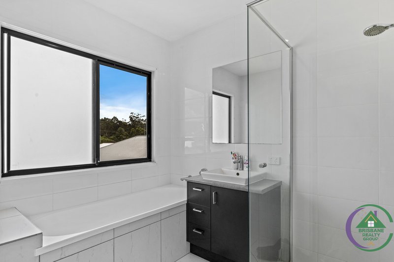 Photo - 49 Lomond Circuit, Upper Kedron QLD 4055 - Image 18