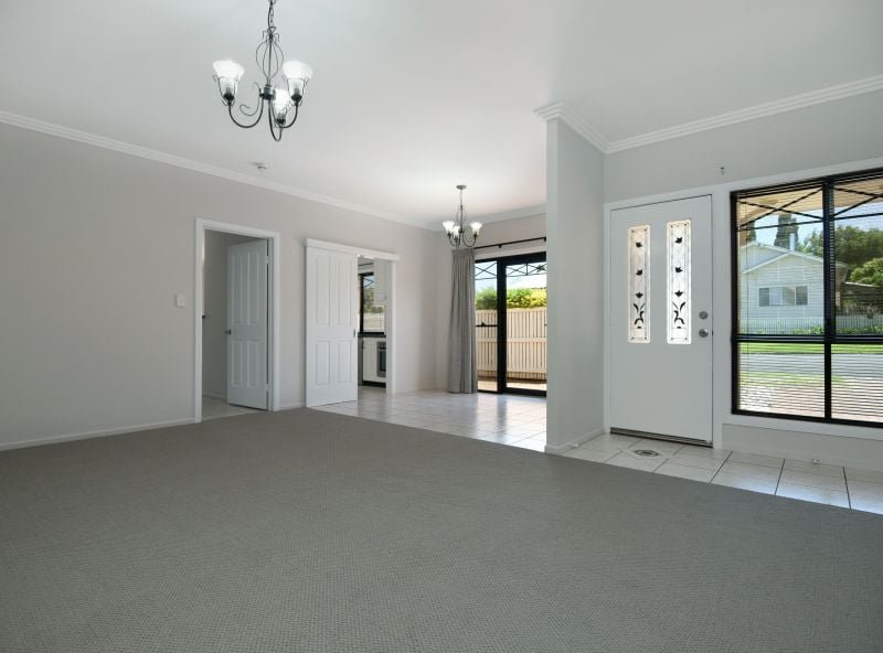 Photo - 49 Lydwin Crescent, East Toowoomba QLD 4350 - Image 5