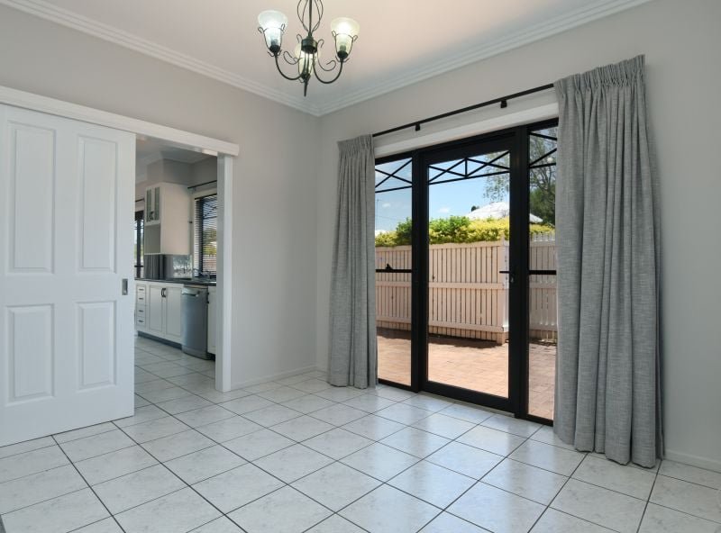 Photo - 49 Lydwin Crescent, East Toowoomba QLD 4350 - Image 10