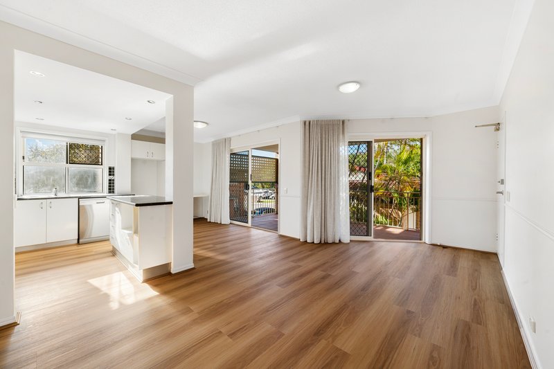 Photo - 4/9 Macaulay Street, Coorparoo QLD 4151 - Image 1
