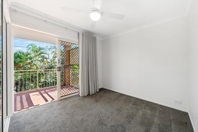 Photo - 4/9 Macaulay Street, Coorparoo QLD 4151 - Image 6