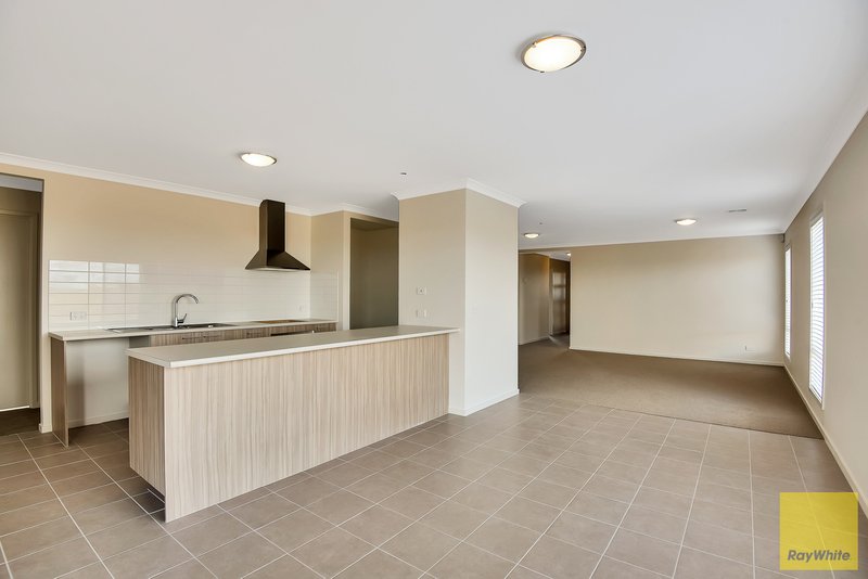 Photo - 49 Madden Boulevard, Tarneit VIC 3029 - Image 2